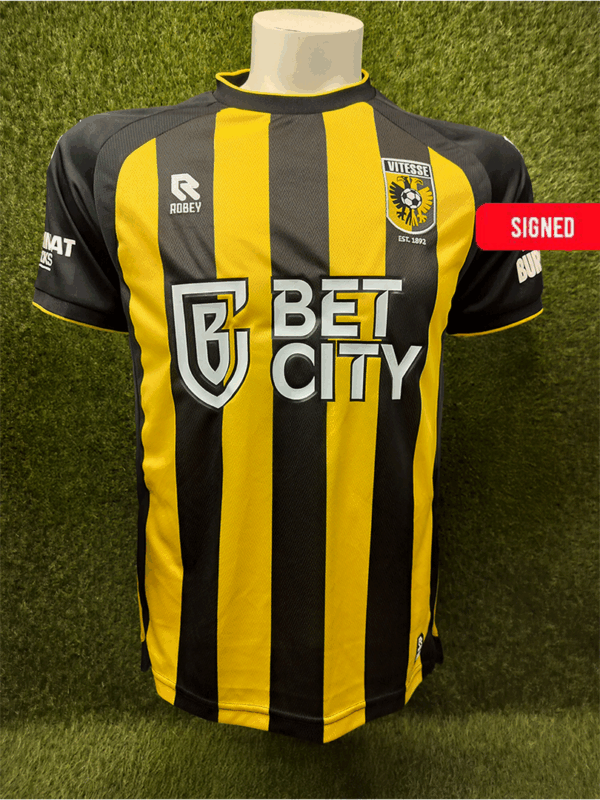 Signed Vitesse – Million Manhoef 42