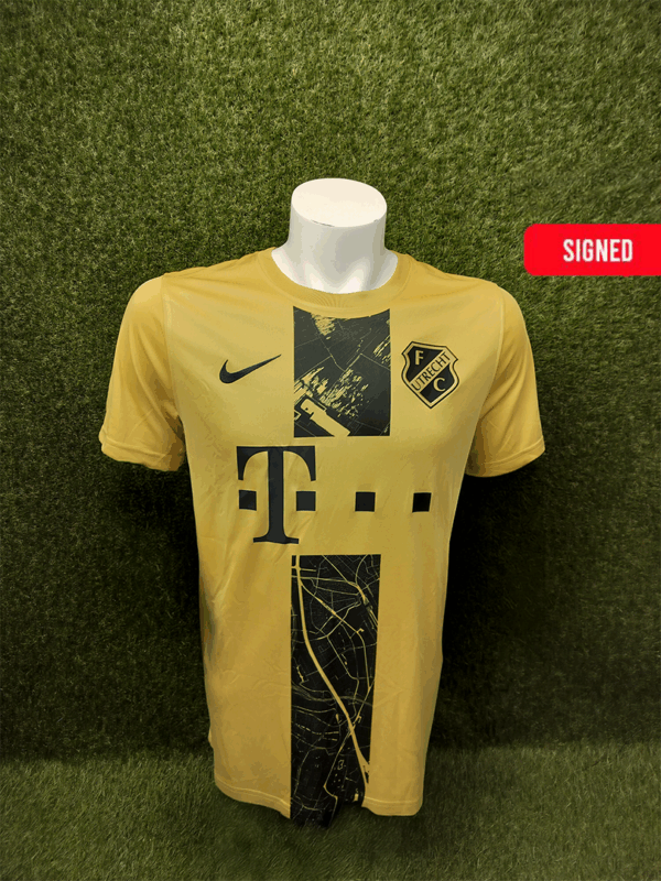 Signed FC Utrecht – Mike van der Hoorn 33